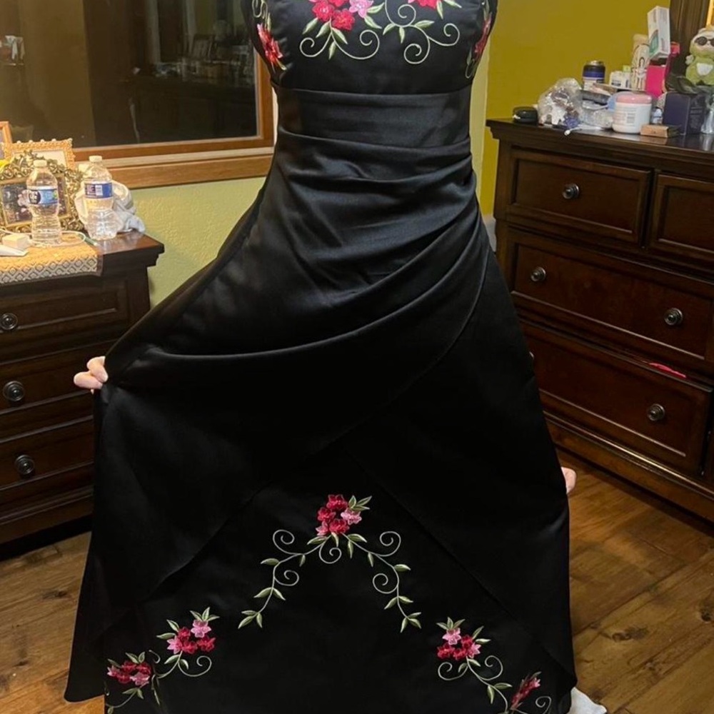 Elegant Black Floral Embroidered Dress